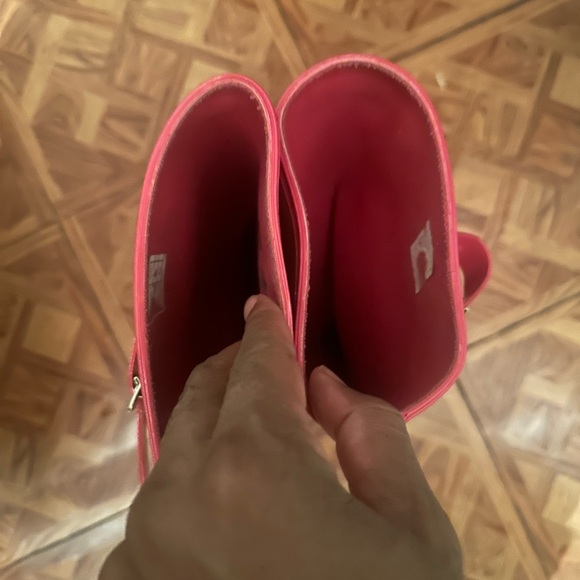 Women’s pink hunter rain boots. Size 5 - Picture 3 of 3